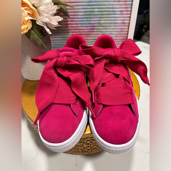 NWOT-Puma Suede Heart sneakers JR- Size 6.5👟 - Picture 8 of 12